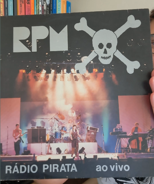 Capa do LP "Rádio Pirata ao vivo", do RPM